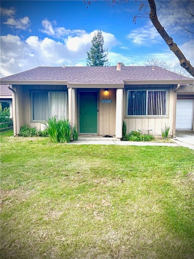 Building Photo - 2/1 West Davis