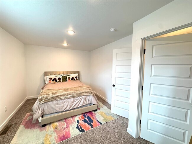 Building Photo - 821 Massachusetts Ave