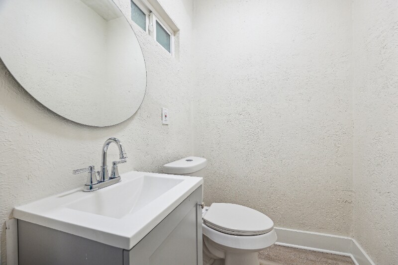 Building Photo - 2511 Evergreen Dr