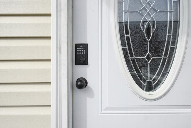 Building Photo - 444 Oneida St