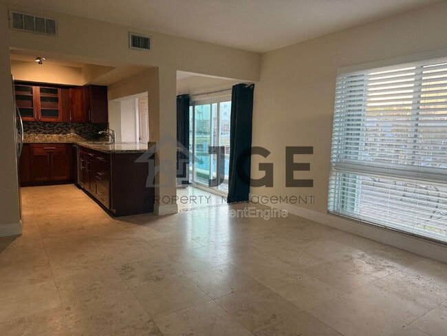 Building Photo - 861 SE 22nd Ave