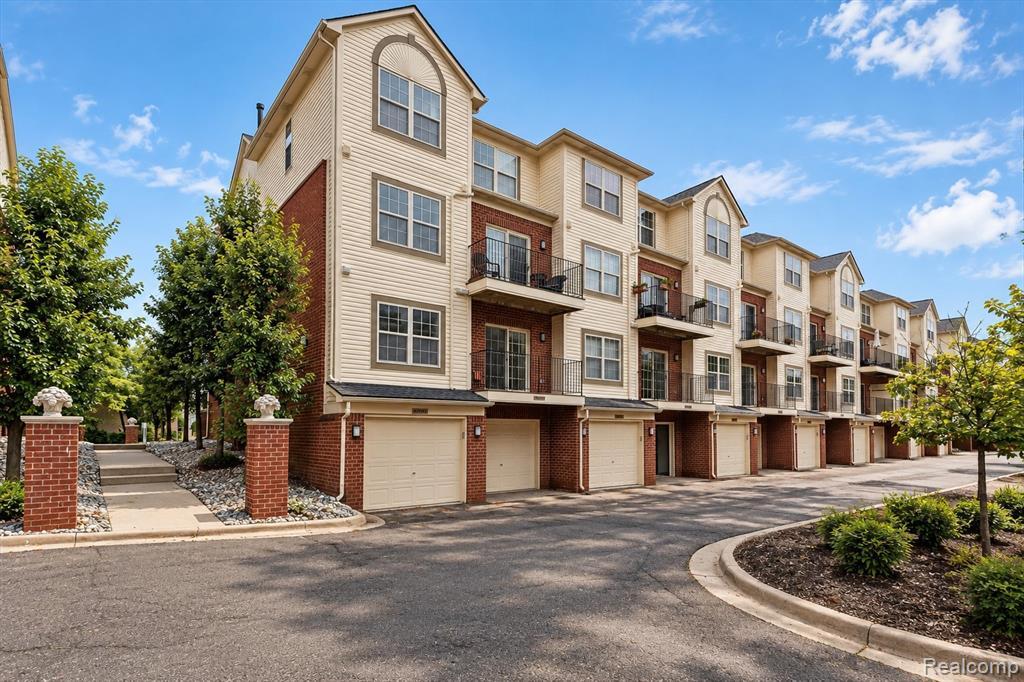 Building Photo - 3094 Camden Dr