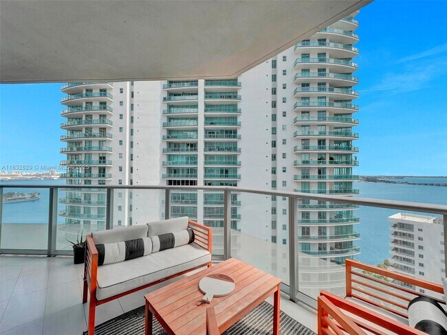 Building Photo - 1300 Brickell Bay Dr