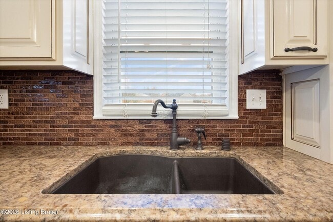 Building Photo - 9903 Welshpool Ct