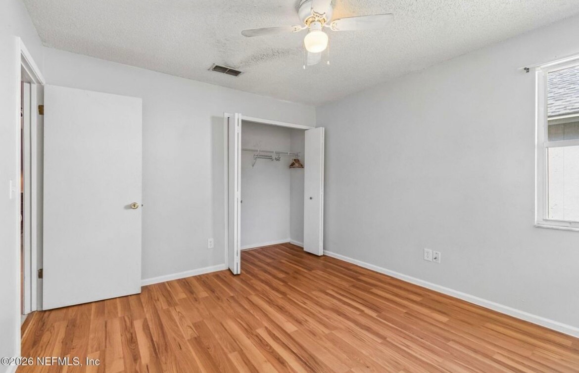 Building Photo - 5065 Knightsbridge Cir N