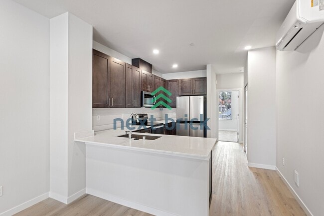 Building Photo - "Spacious 3-Bedroom Luxury Townhouse in Everett with 3 Full Baths"