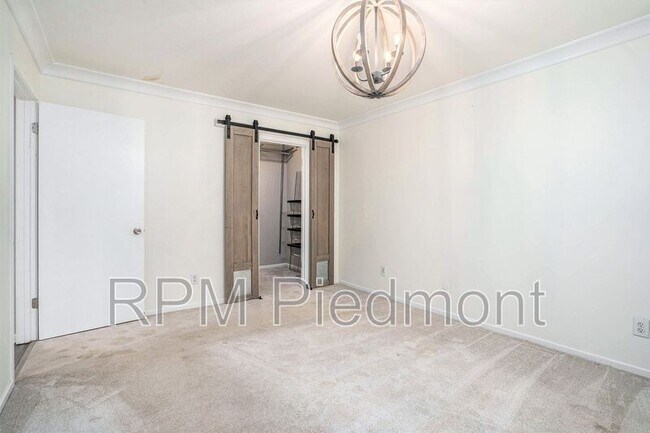 Building Photo - 6820 Glenridge Dr