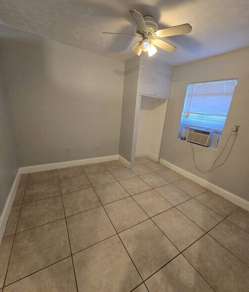 Building Photo - 3971 SW 12th Pl