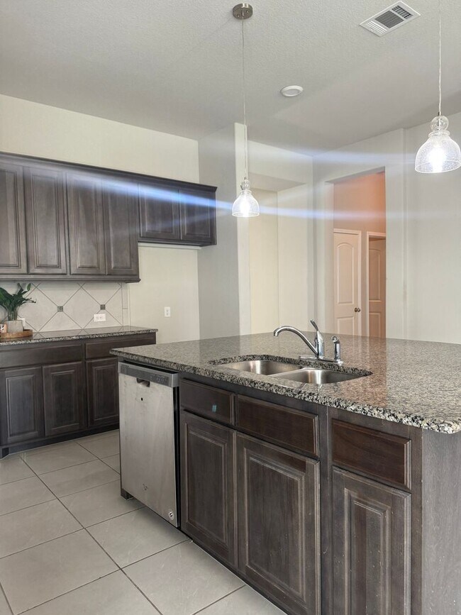Building Photo - 3/2/2 Heights of Weatherford Estates