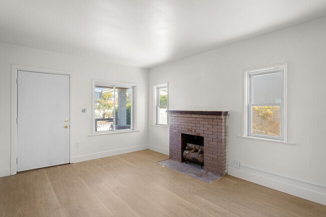 Building Photo - Freshly Remodeled 3 Bed / 2 Bath Home with Large Private Yard