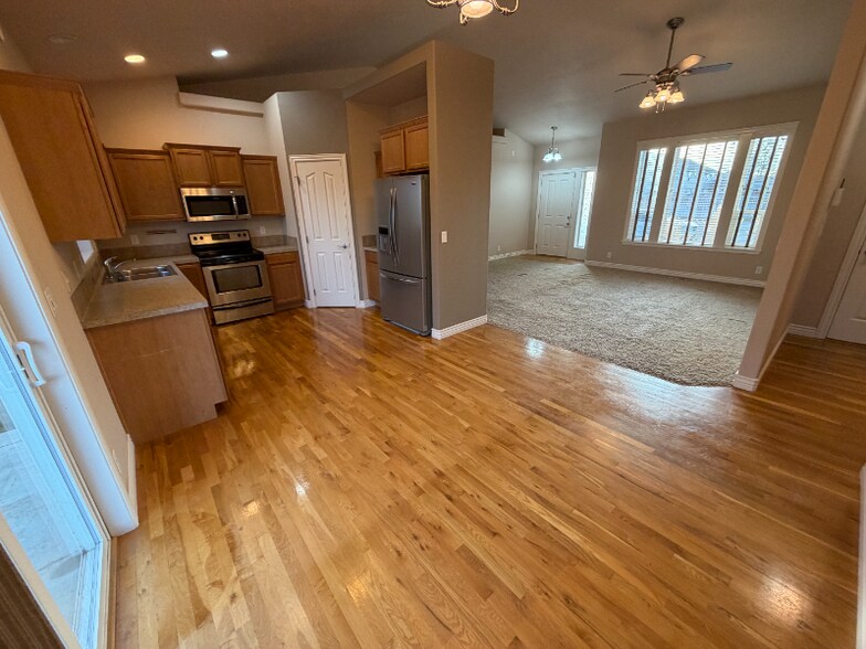 Building Photo - 1820 SW Silverstone Ave