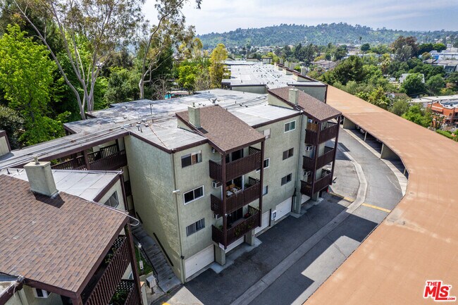 Building Photo - 5870 Benner St