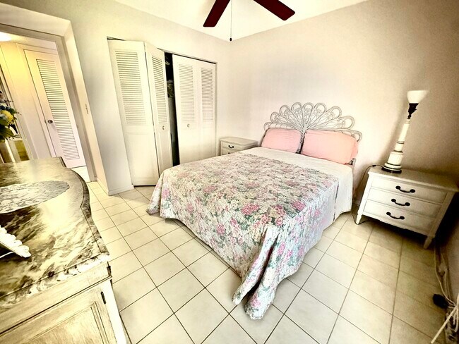 Building Photo - 19 Golfs Edge