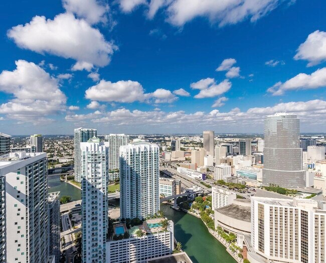 Building Photo - 485 Brickell Ave