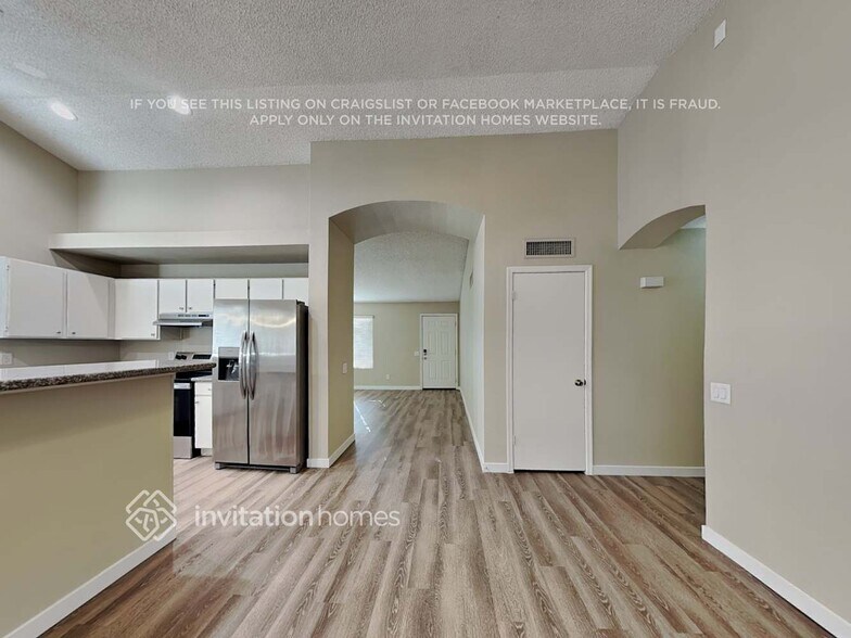 Building Photo - 3226 W Ross Ave