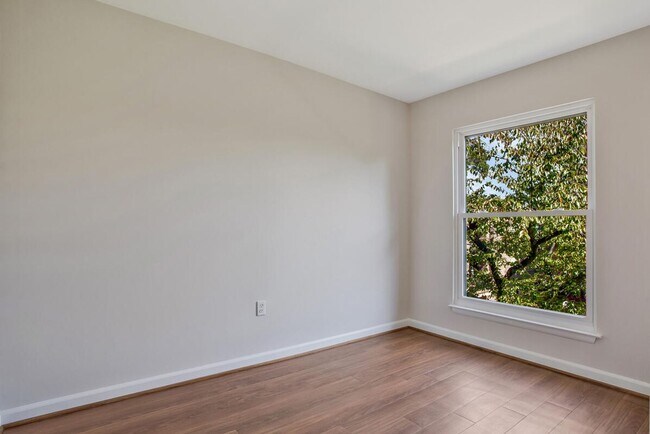 Building Photo - Coming Soon! 2 bedroom condo in Annapolis!