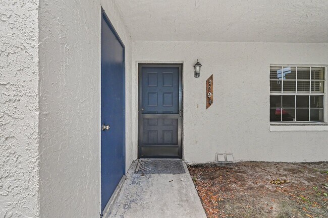 Building Photo - 2290-2296 Fox Hollow Dr.