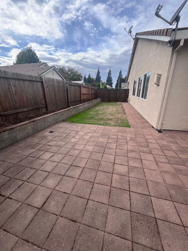 Building Photo - BEAUTIFUL HOME IN WEST ROSEVILLE!!