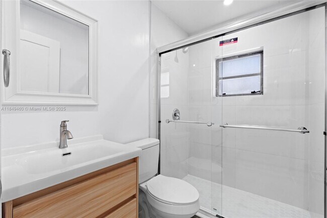 Building Photo - 5402 SW 138th Pl
