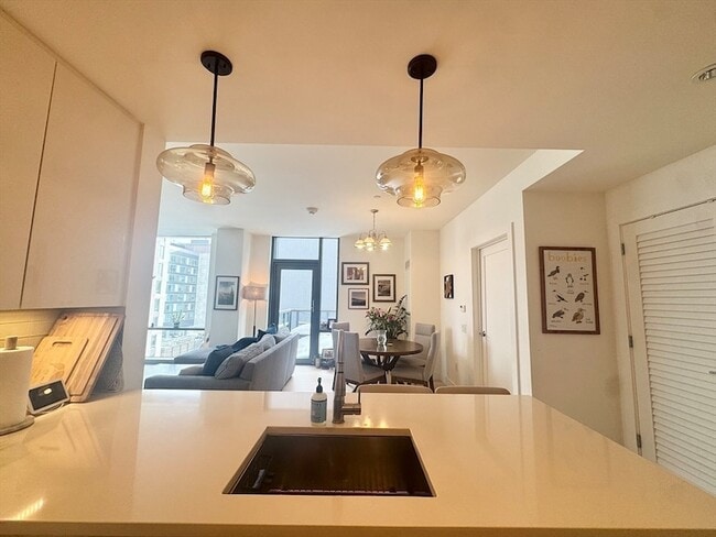 Building Photo - 32 Traveler St