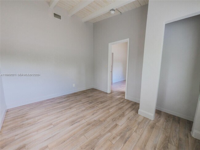 Building Photo - 535 NE 133rd St