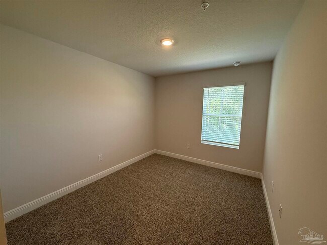 Building Photo - 9007 Golden Eye Dr