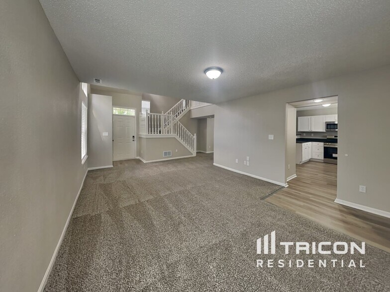 Building Photo - 8033 Lake Tree Cir