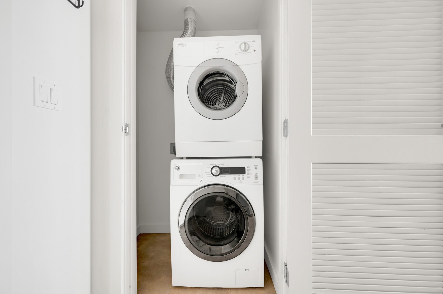 Building Photo - 10349 NE 10th St