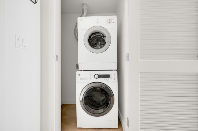 Building Photo - 10349 NE 10th St