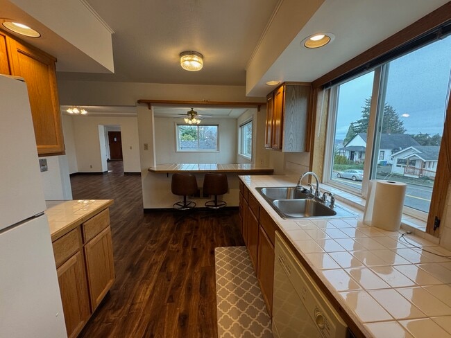 Building Photo - 4924 N Pearl St