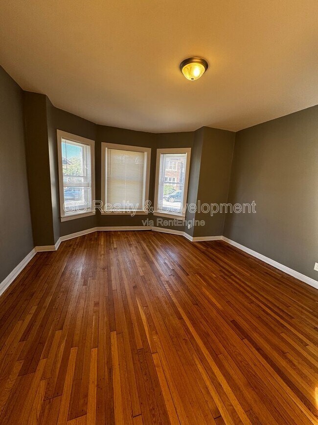 Building Photo - 11347 S King Dr