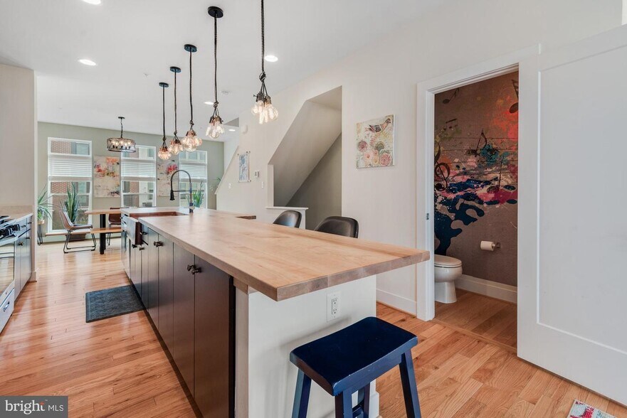 Eat-in kitchen - 924 King Farm Blvd