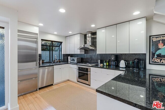 Building Photo - 940 14th St