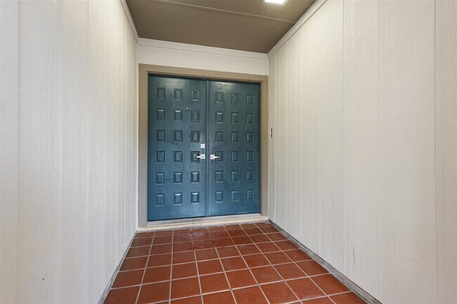 Building Photo - 12302 Eagle Rock Cove