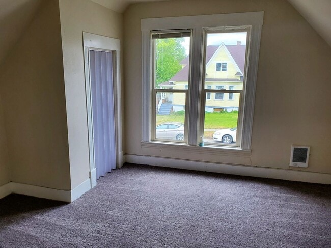 Building Photo - Fantastically updated Monroe District Area 3BR/1.5BA House