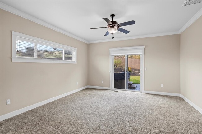 Building Photo - 4375 Vista Pointe Dr