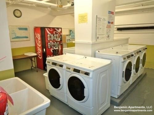 Building Photo - 71 Monmouth St