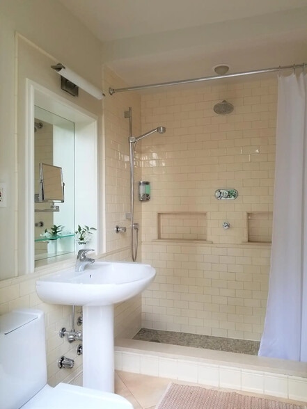 modern bathroom with double shower - 18 Schermerhorn St