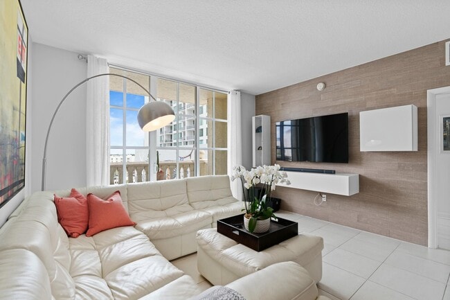 Primary Photo - 410 Evernia St