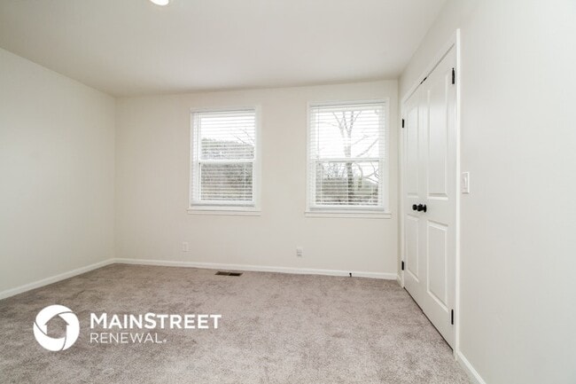 Building Photo - 405 Dahlia Dr