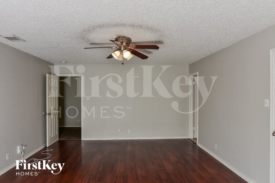 Building Photo - 13391 Greenstone