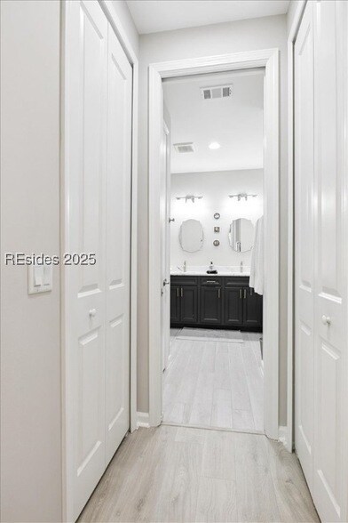 Building Photo - 731 Harborside Dr
