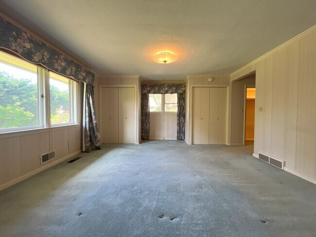 Building Photo - Timeless Character Meets Spacious Living i...