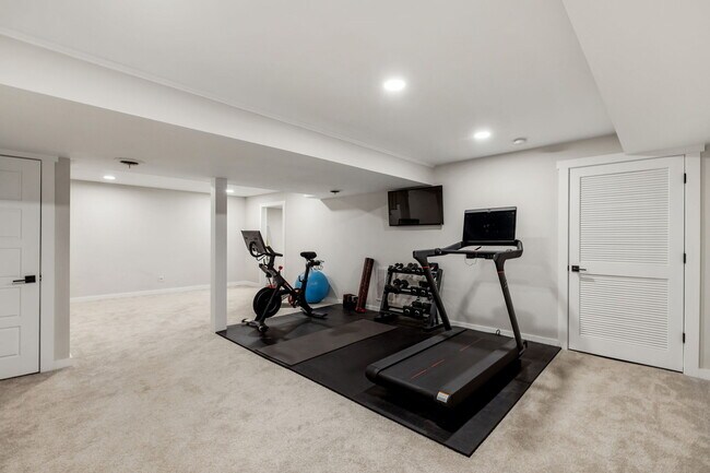 Building Photo - 4604 Mountainview Dr