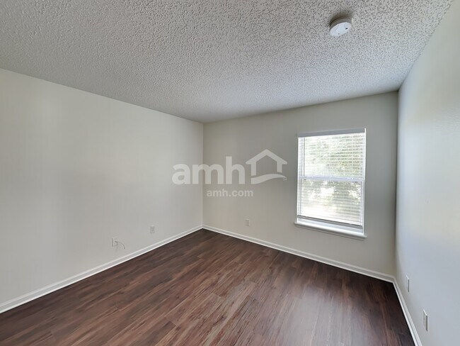 Building Photo - 41 Rose Dr