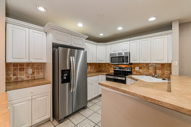 Building Photo - 10907 Meadow Lark Cove Dr