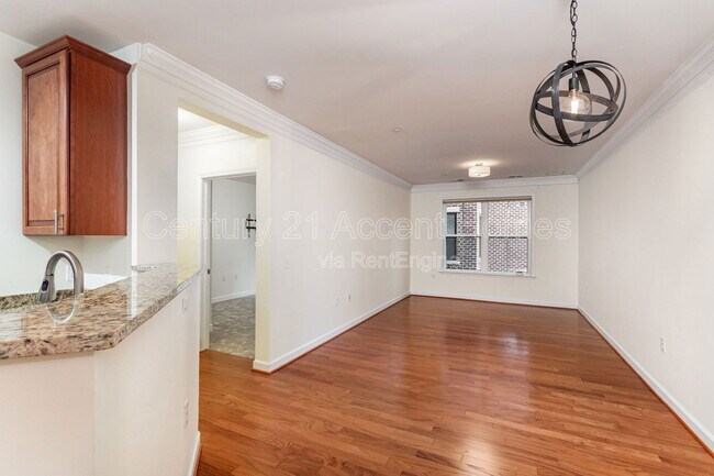 Building Photo - 2101 N Monroe St