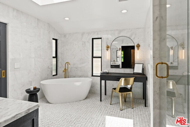 Building Photo - 6 Buckskin Ct