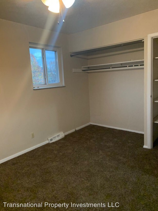 Building Photo - 17550 Lakeshore Blvd