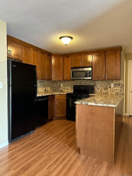 Building Photo - 2422 Harbor View Dr